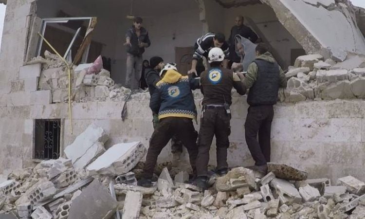 النظام وروسيا يواصلان عدوانهما على إدلب وريفها ويتسببان بوقوع عشرات الضحايا
