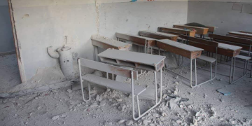 الحملة العسكرية لنظام الأسد وروسيا تتسبب بتعليق الدوام في 278 مدرسة بإدلب