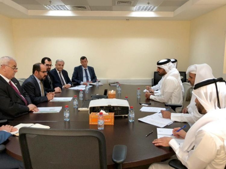 رئيس الحكومة المؤقتة يلتقي المدير العام لصندوق قطر للتنمية ويبحث معه عدداً من المشاريع في المناطق المحررة