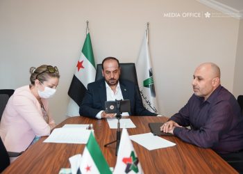 رئيس الائتلاف الوطني يجتمع مع الناجيات من سجون الأسد