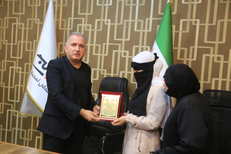 تكريم الطالبات الأوائل من حملة الشهادة الإعدادية في مدينة الباب