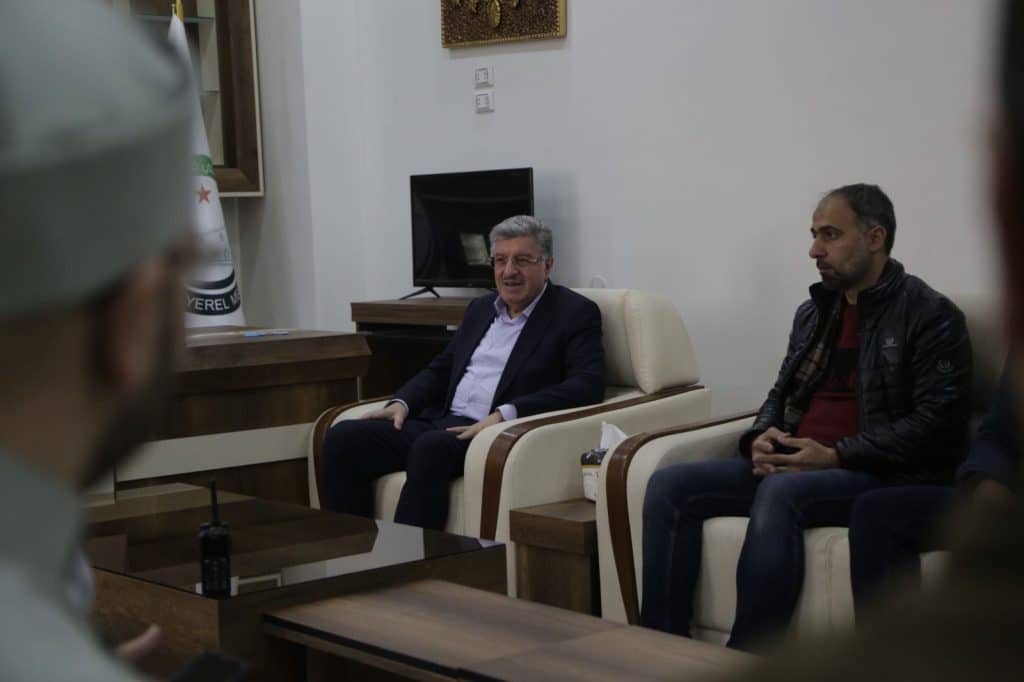 رئيس الائتلاف الوطني يلتقي رئيس المجلس المحلي لمدينة بزاعة والكادر الإداري