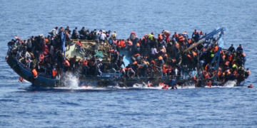 منظمة حقوقية تطالب بفتح تحقيق دولي حول الظروف التي أدت إلى وفاة 78 مهاجراً قبالة السواحل اليونانية