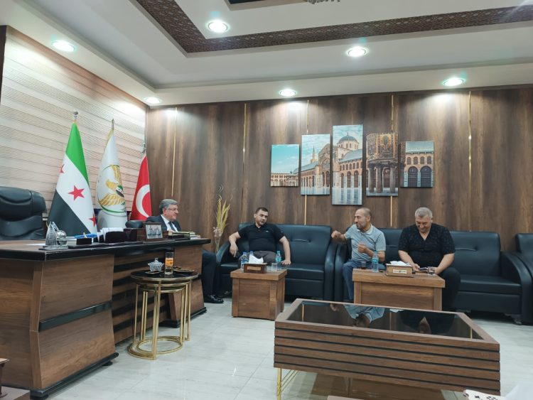 رئيس الائتلاف الوطني يجري جولة تفقدية على معبر باب السلامة ويشكر القائمين عليه