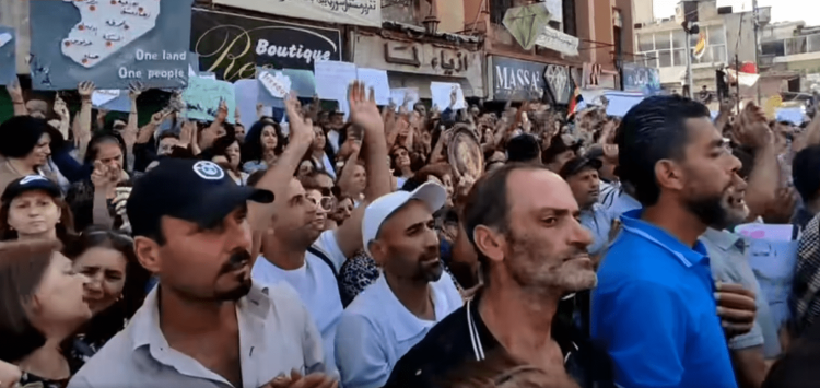 ناشطون: حشود المتظاهرين اليوم هي الأكبر منذ بداية الحراك الشعبي في السويداء