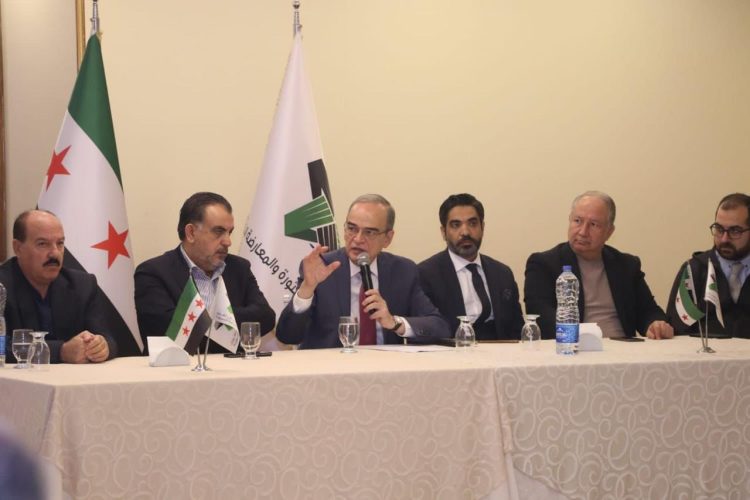 رئيس الائتلاف الوطني يعقد لقاء عاماً مع مجموعة من أعضاء الجالية السورية في مرسين 