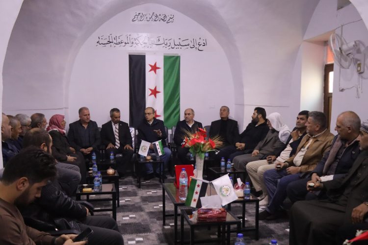 وفد الائتلاف الوطني يلتقي وجهاء وثوار مدينة الباب بريف حلب