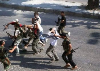 منظمة حقوقية: قوات نظام الأسد لم تتوقف عن ملاحقة واستهداف المدنيين في مناطق سيطرتها