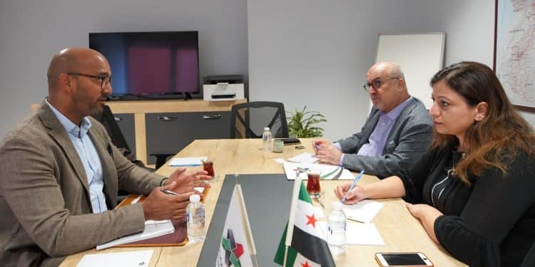 لقاء مع مندوب من الوكالة الأمريكية للتنمية الدولية لبحث سبل التعاون للنهوض بالشمال السوري