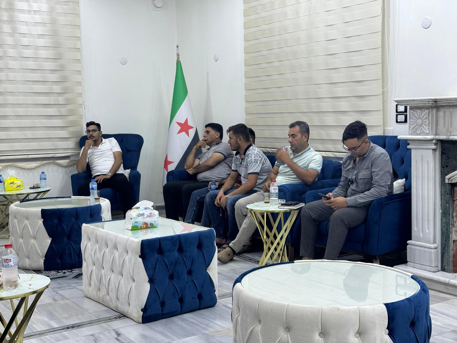 اجتماع مع ممثلين عن المؤسسات المدنية والثورية في عفرين لبحث واقع المنطقة واحتياجاتها