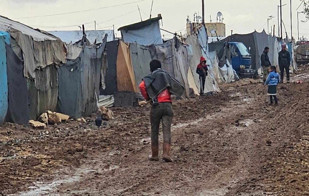 فريق "منسقو الاستجابة" يكشف عن الواقع الصعب لمخيمات النازحين